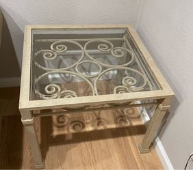 Coffee and side table matching