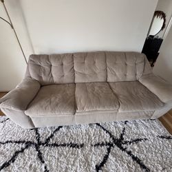 Couch In Great Condition 