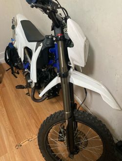DIRT BIKE