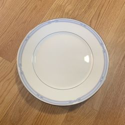 Lenox Courtland Blue Trim Dinner Plates
