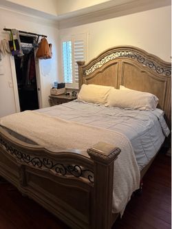 California King Bed (Heavy Wood)