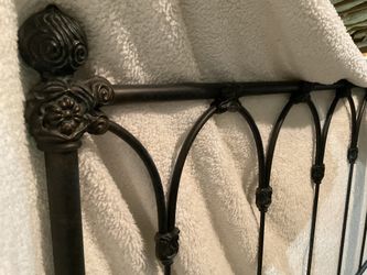 King size metal designer frame gothic arches..oil rubbed bronze antiqued https://offerup.com/redirect/?o=ZmluaXNoLmxpa2U= new
