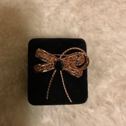 Golden/bronze Ribbon 🎀 Brooch With Onyx Stone