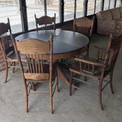 Vintage Expanding Dining Table And 5 Chairs 