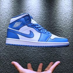 Nike Air Jordan 1 Retro UNC