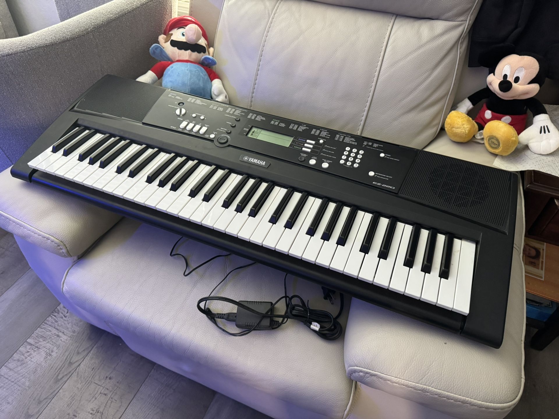 Yamaha EZ-220 Portable 61-Key Light-Up Electronic Keyboard