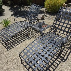 Wrought Iron Chaise lounge chairs  patio furniture pool outdoor OW Lee Classico looks almost new!