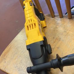 DEWALT 20-Volt MAX Cordless Brushless 1 in. SDS Plus D-Handle Concrete & Masonry Rotary Hammer (Tool-Only)solo Herramienta 