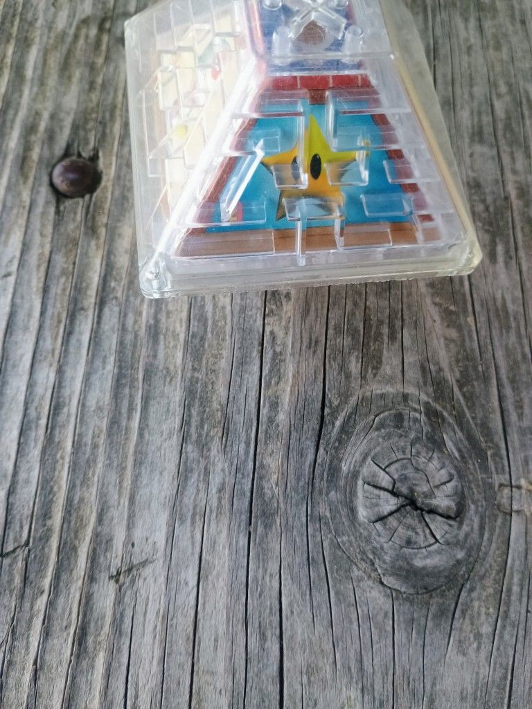 Vintage Nintendo Super Mario Plastic Maze Game 1997 Applause