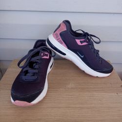 Nike shoes size 5Y