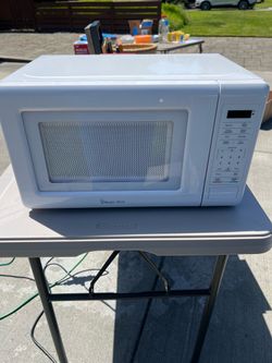 Magic Chef  Countertop Microwave