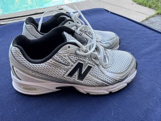 New Balance 740 (size 7) - Great condition!