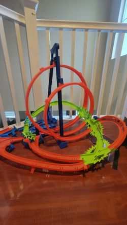 Hot Wheels Track Set w/ 5 Crash Zones, Motorized Booster, & 2 Loops