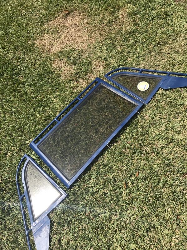 Mako 231 windshield