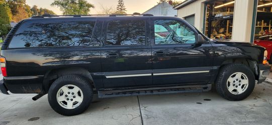 2005 Chevrolet Suburban parting out