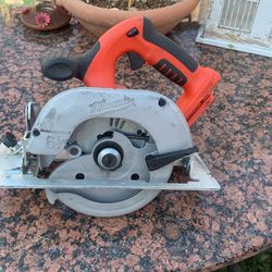 Milwaukee 28 Vol 6 1/2 165mm Circular Saw