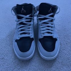 Jordan 1 Mid Pure Platinum Metallic Silver