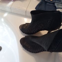 Ladies Black High Heels Size 7