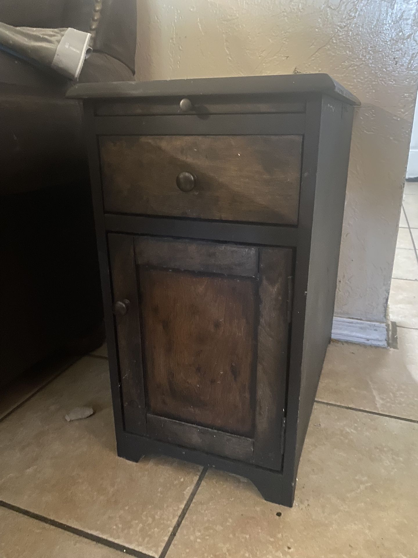 Night Stand / End Table / USB
