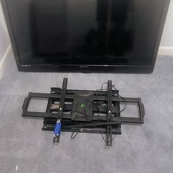 LCD TV And Wall Mount 