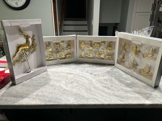 Wondershop gold decor deer topper