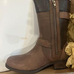 Woman Oregon Uggs (boots)