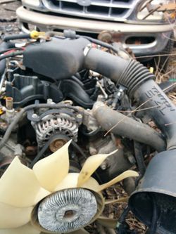 2005 ford f-250 4x4 5.4 Eng,trans,&transfer case$900.00 or will separate