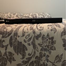 Blu-ray / DVD Player