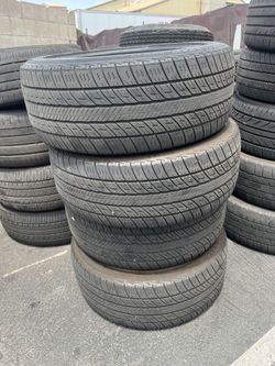 255/45R19 Uniroyal Tiger Paw Tires (4)