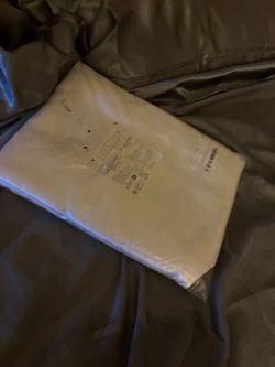 Brand new four piece queen size satin sheet set