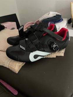zapato para bicicleta marca pelotón nuevas sin uso talla 45
