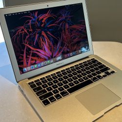 Apple MacBook Air 13” I5/8GB/256GB SSD $180