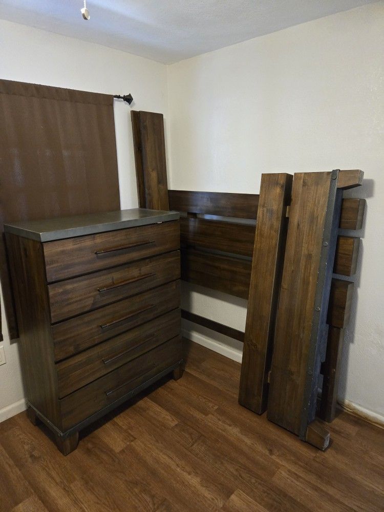 Queen Size Bed & Dresser Set