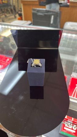 Levian ring