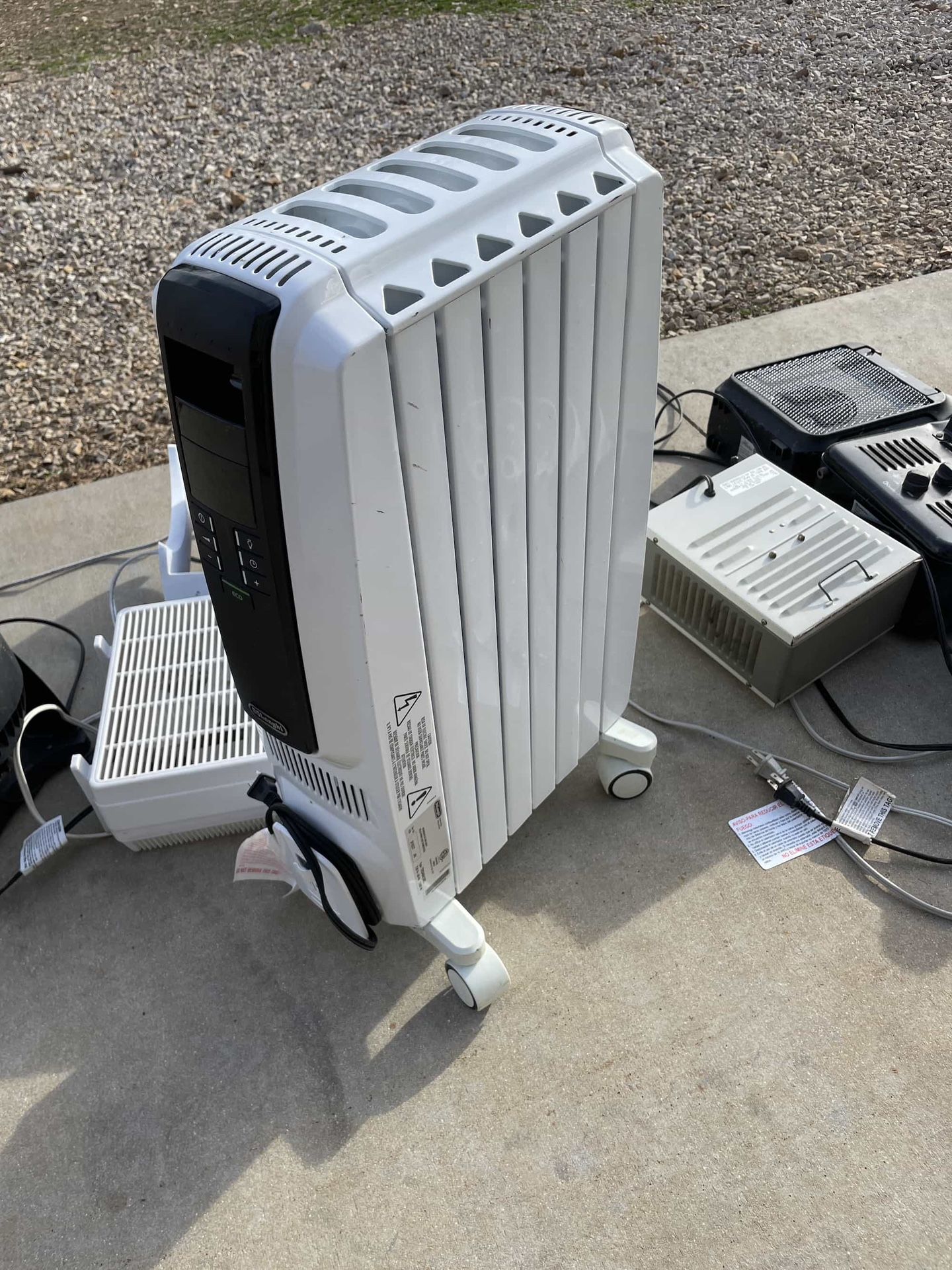 $50 - DeLonghi Full Room Heater PLUS 4 small heaters + 3 small fans ALL WORK GREAT
