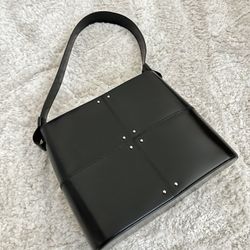 Tod’s Black Leather Shoulder Bag