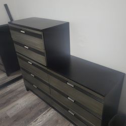 Rooms to Go Futuristic Modern Silver Black Dresser 8 Drawers Moveable 60” Wide By 49” Tall