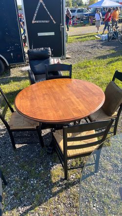 Ethan Allen Round Wood Dining Table with Chairs