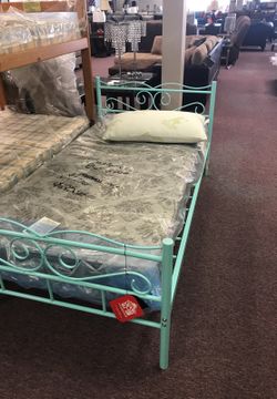 Twin platform bed