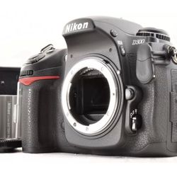 Nikon D300 (Mint Condition)