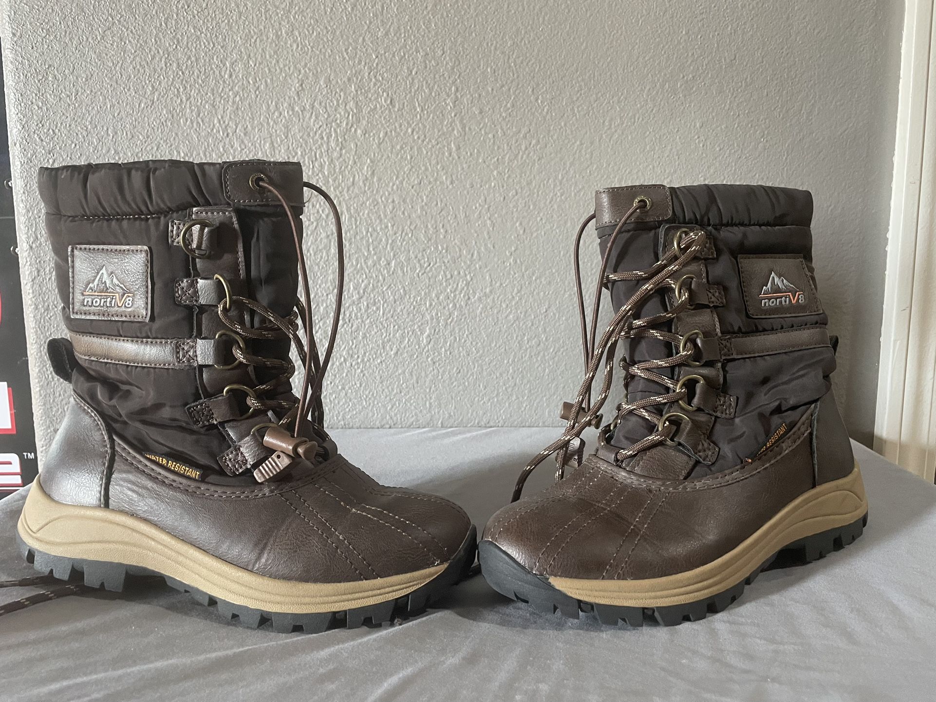 Women’s 5.5 Snow Boots 