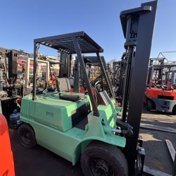 Mitsubishi Forklift 3 Stages, 5000 Lb, Pneumatic Tires 