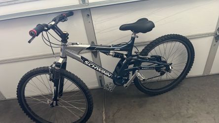 26”  S-25 Schwinn mountain bike 21 speeds