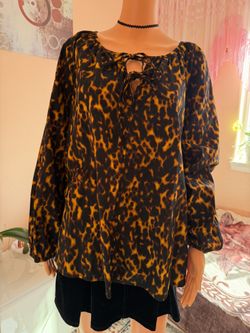 Women's long-sleeved blouse