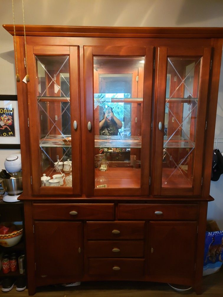 Cherrywood Hutch With Glass Shelves & Lighting