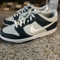 Nike Dunks 