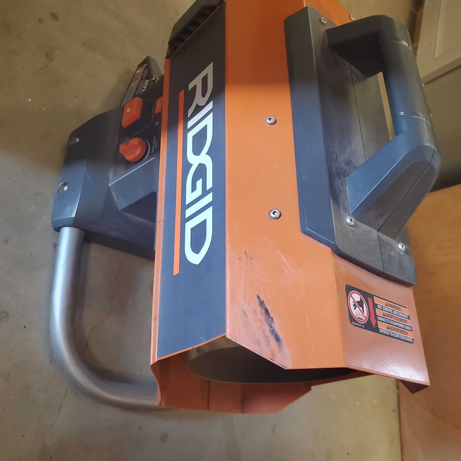 RIDGID 18Volt 60K BTU Hybrid Forced Air Propane Portable Heater for