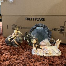 fairy mirror and figurines 
