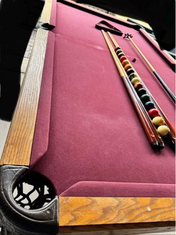 Billiard pool table