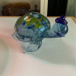 Art Glass Sea Turtle Paperweight Color Spots Hat Top Hat Figurine 5”x3.5”x3.5”
